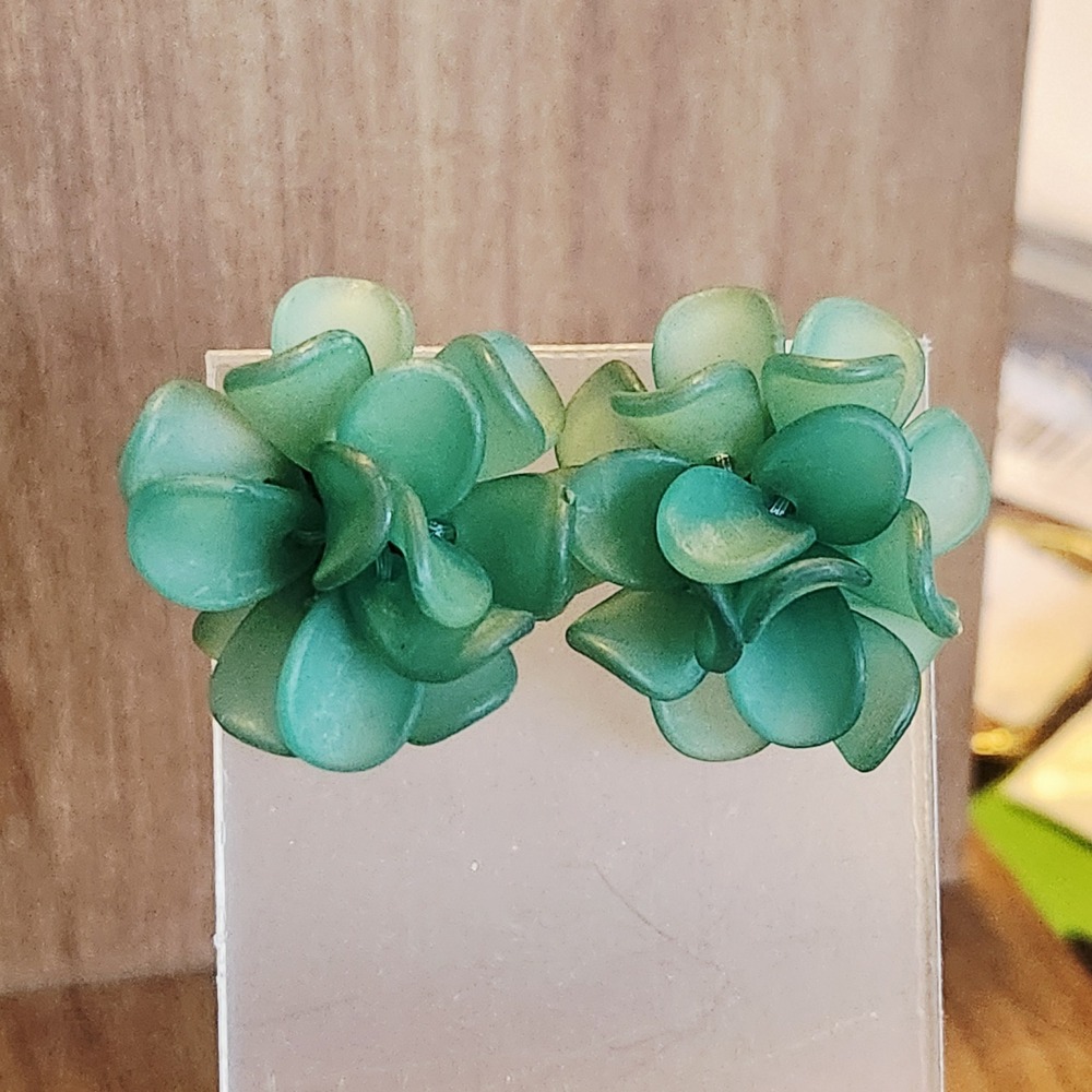 Frosted Seafoam‎ Green Resin Flower Stud Earrings Matte Floral Cluster 1 Inch